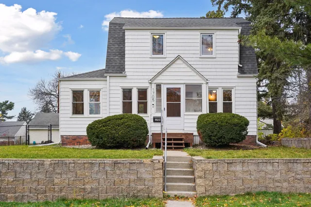 $2,500 | 1705 Ivy Avenue East, St. Paul, MN 55106