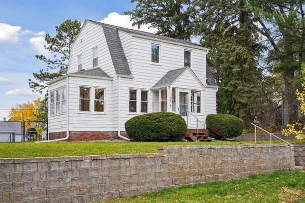 $2,500 | 1705 Ivy Avenue East, St. Paul, MN 55106