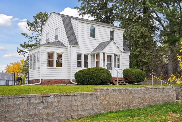 $2,500 | 1705 Ivy Avenue East, St. Paul, MN 55106