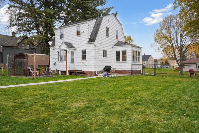 $2,500 | 1705 Ivy Avenue East, St. Paul, MN 55106