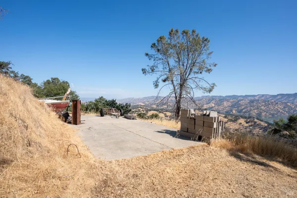 a view of a backyard of the house