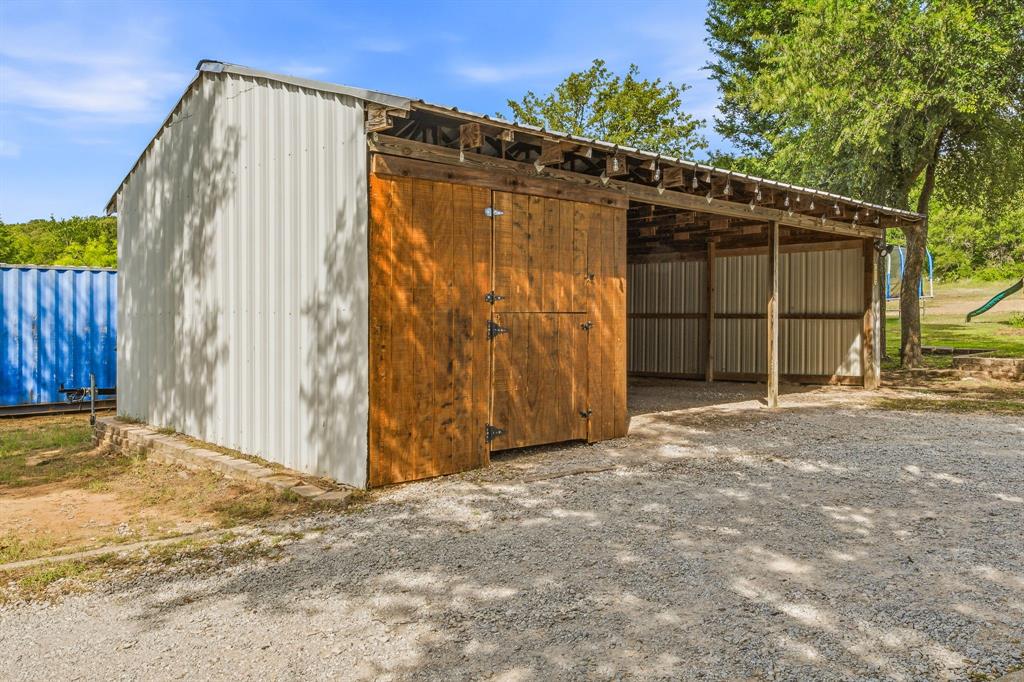 151 High Point Road Weatherford, TX 76088 - Photo 23 of 40 a backyard of a house