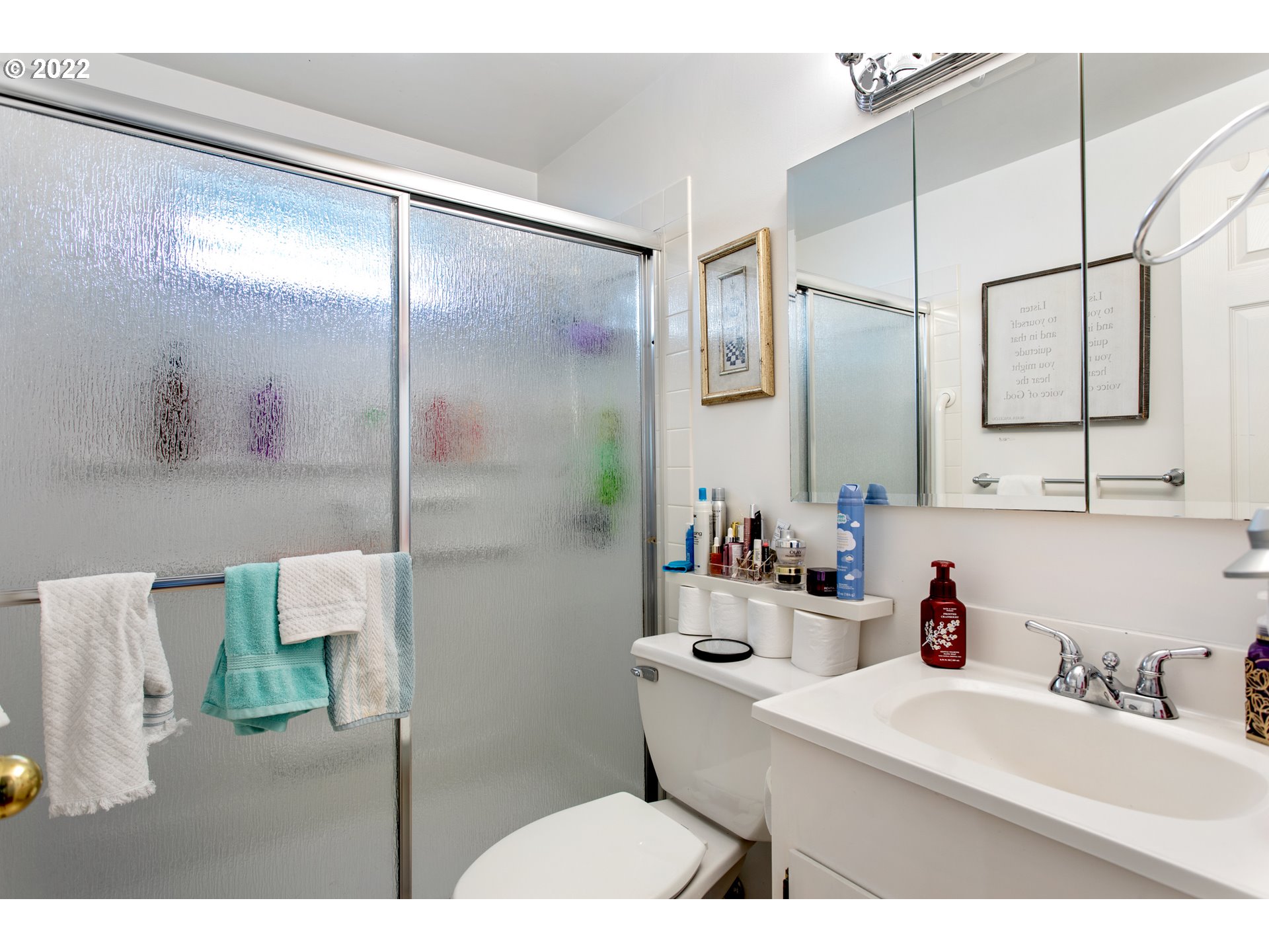 1740 Jansen Way Woodburn, OR 97071 - Photo 13 of 30 a bathroom with a sink and a mirror