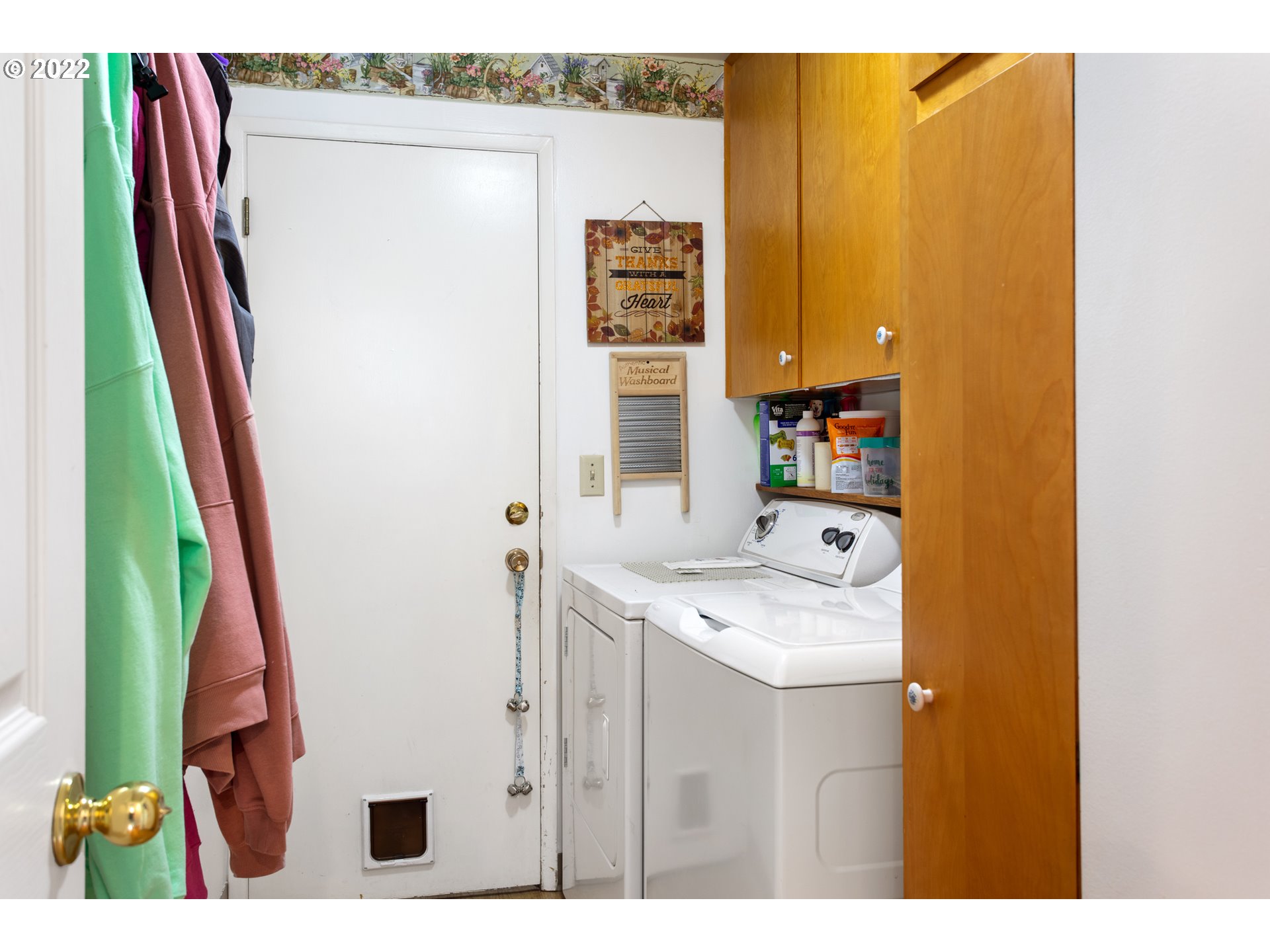 1740 Jansen Way Woodburn, OR 97071 - Photo 14 of 30 a bathroom with a sink a mirror and shower