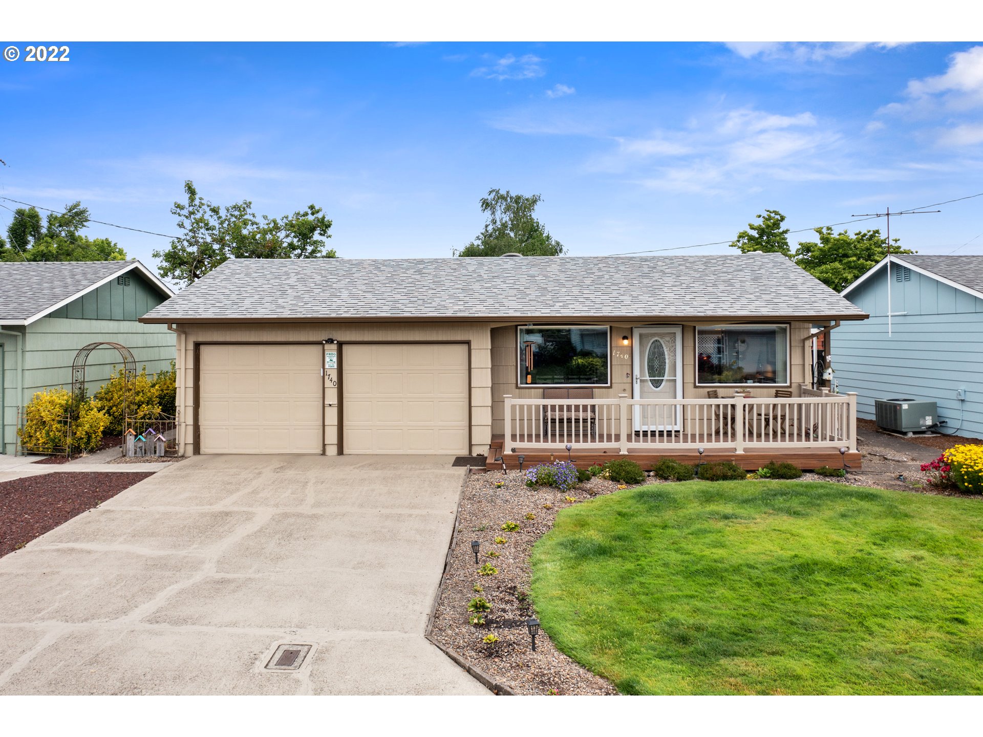 1740 Jansen Way Woodburn, OR 97071 - Photo 27 of 30 a front view of a house with a garden and yard