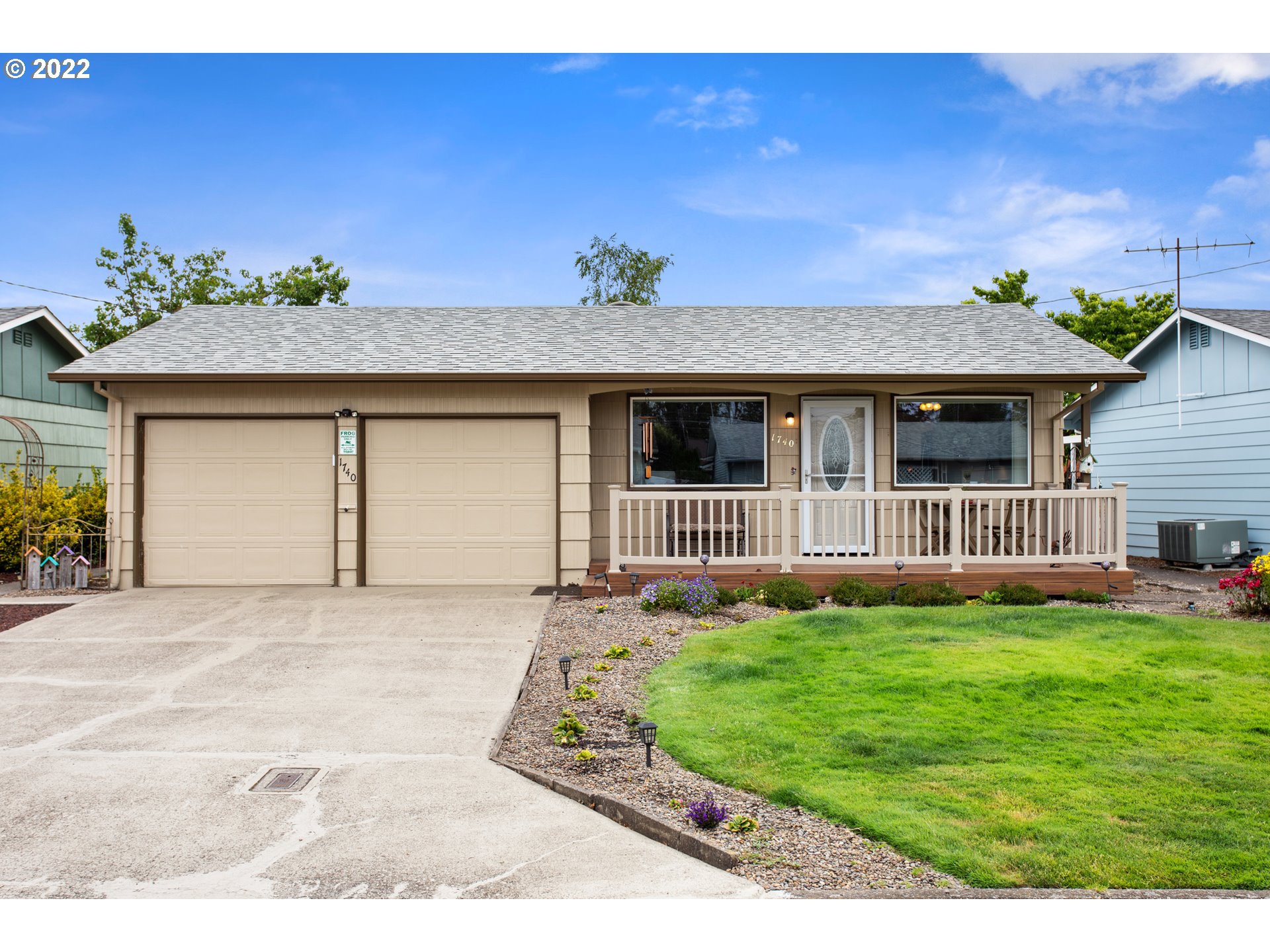 1740 Jansen Way Woodburn, OR 97071 - Photo 3 of 30 a front view of a house with a yard