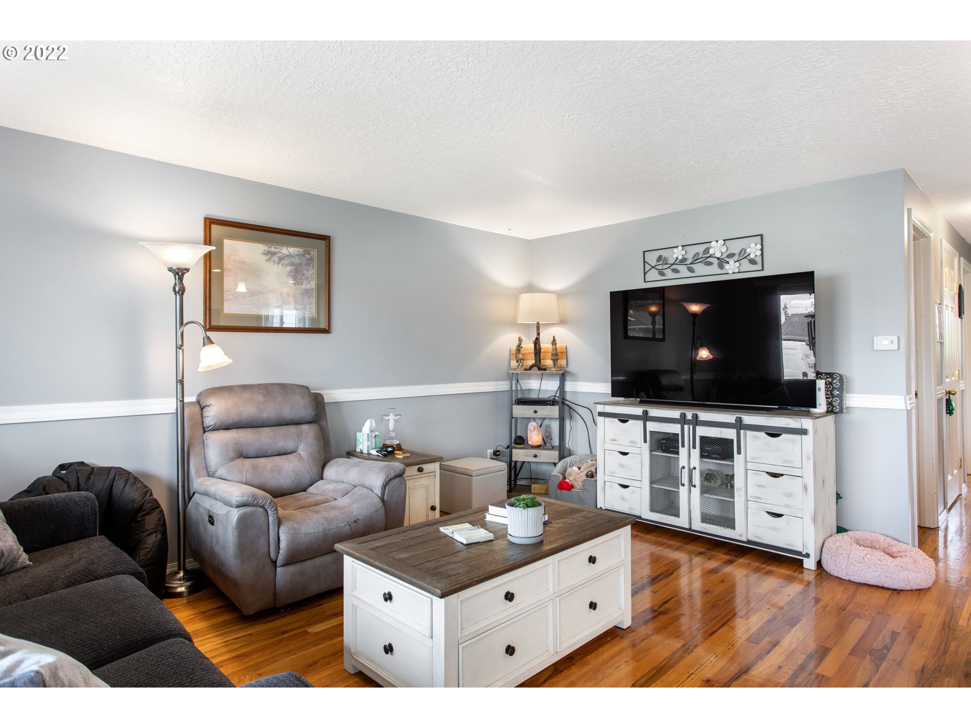 1740 Jansen Way Woodburn, OR 97071 - Photo 5 of 30 a living room with furniture and a flat screen tv