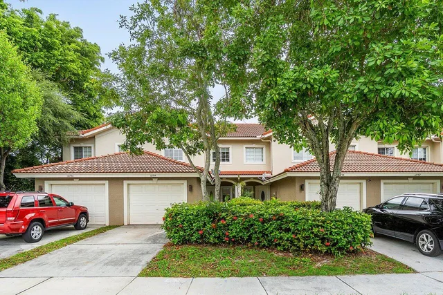 $325,000 | 12744 Westhampton Circle, Wellington, FL 33414