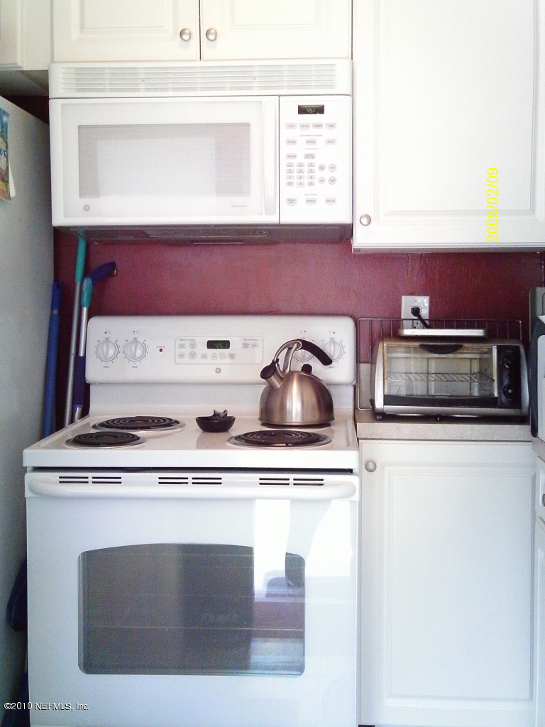 2045 Kingswood Road Jacksonville, FL 32207 - Photo 11 of 22 a close view of washer and dryer