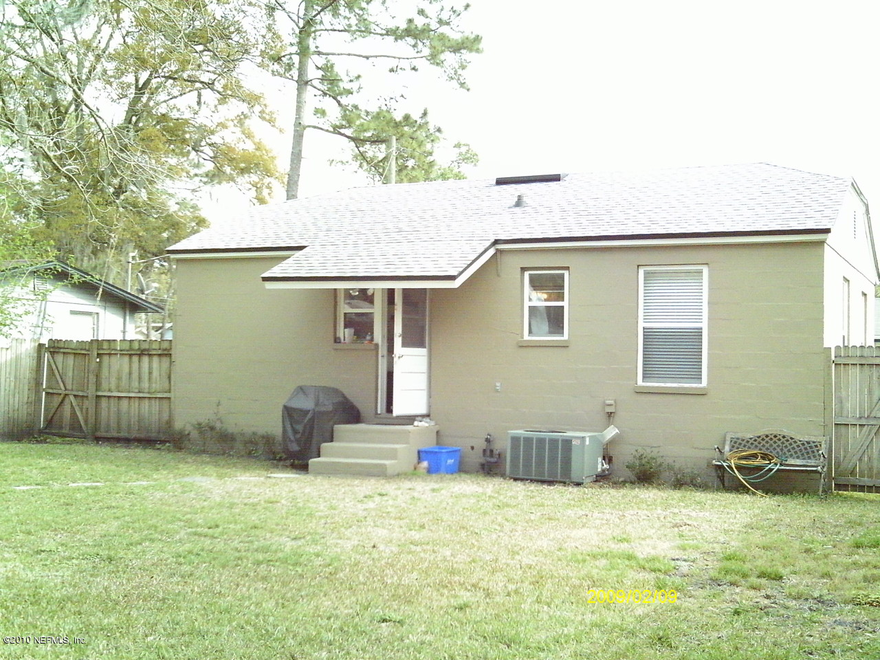 2045 Kingswood Road Jacksonville, FL 32207 - Photo 18 of 22 a house with a outdoor space