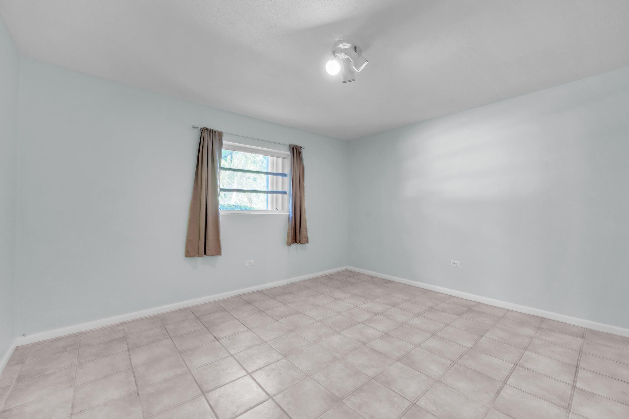 1129 Pebble Beach Lane, Unit 6 Marathon, FL 33050 - Photo 13 of 32 an empty room with windows and closet