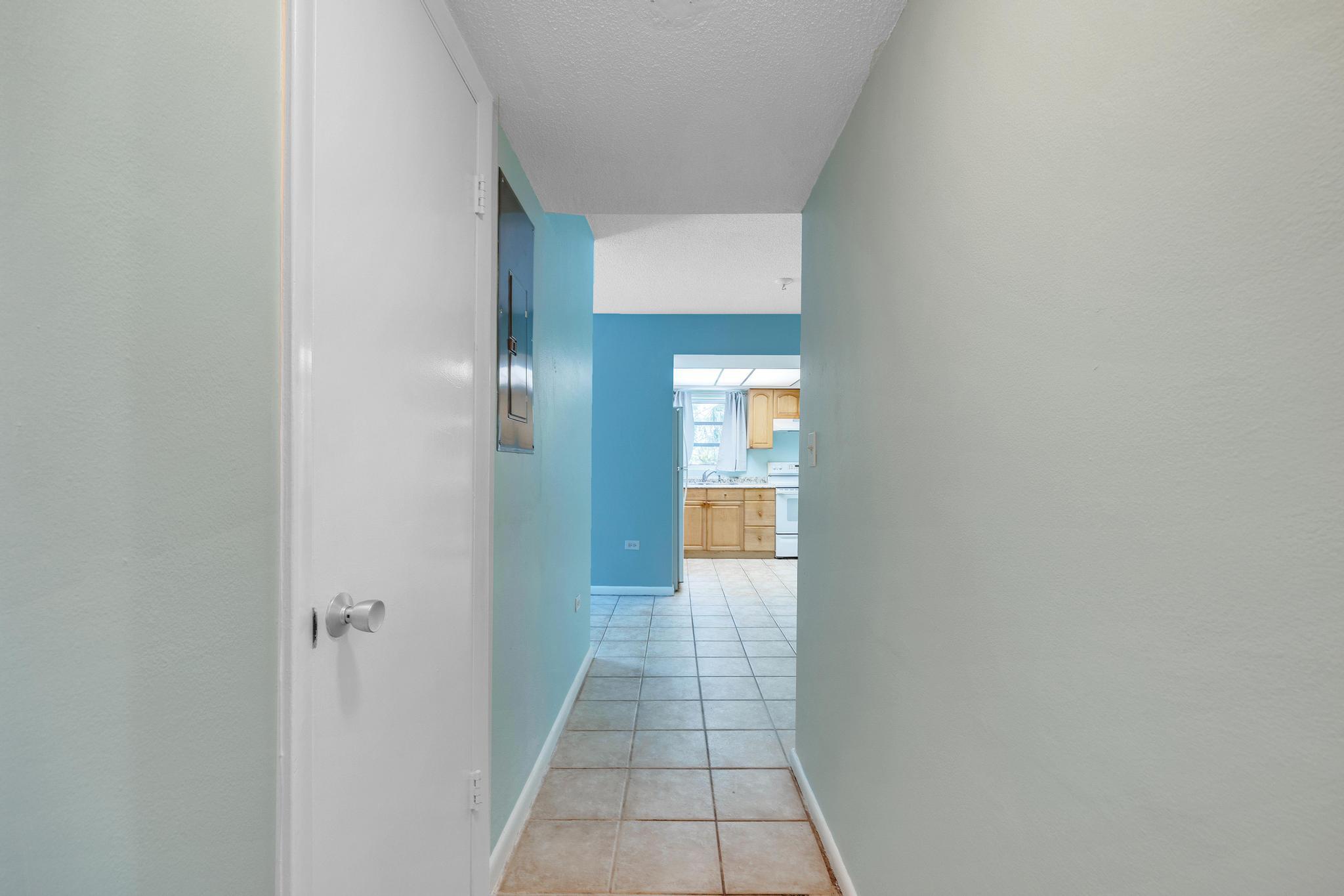 1129 Pebble Beach Lane, Unit 6 Marathon, FL 33050 - Photo 20 of 32 a view of a hallway