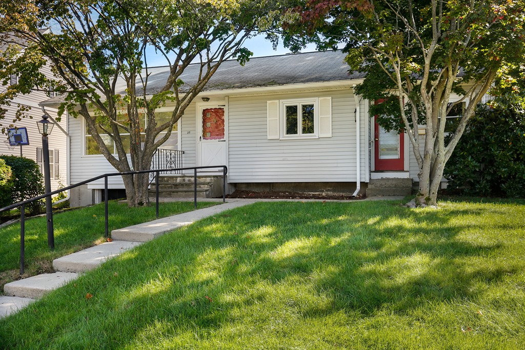 31 Hatherly Road Waltham, MA 02452 - Photo 3 of 16 Gallery Image 3