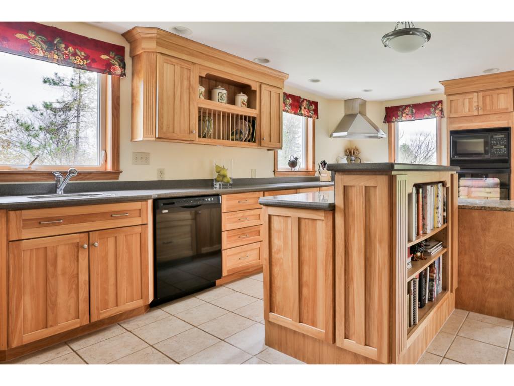 39 Pine Hill Road Hollis, NH 03049 - Photo 5 of 27