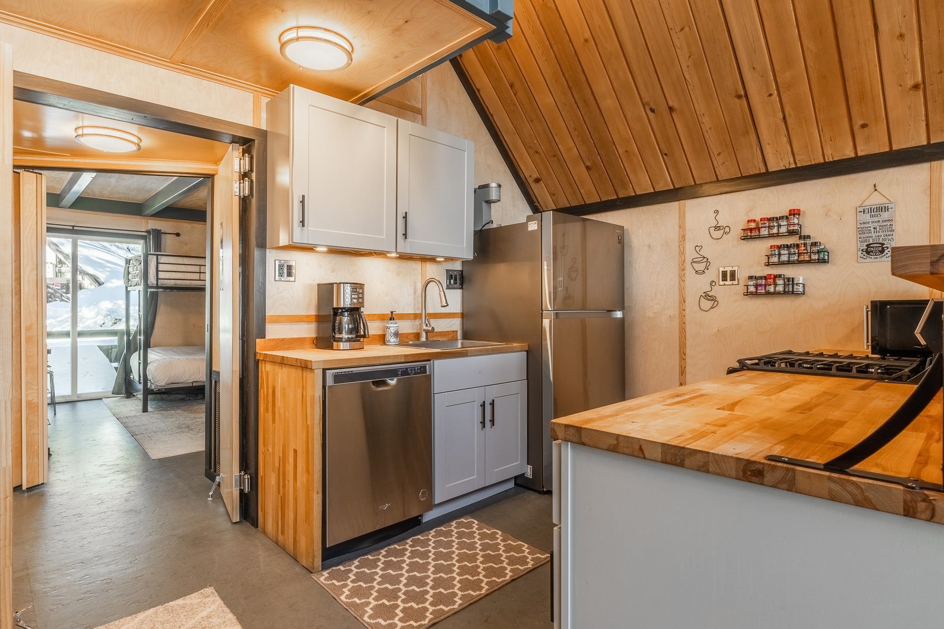 11000 Minaret Road, Unit 18 Mammoth Lakes, CA 93546 - Photo 15 of 45 Gallery Image 15