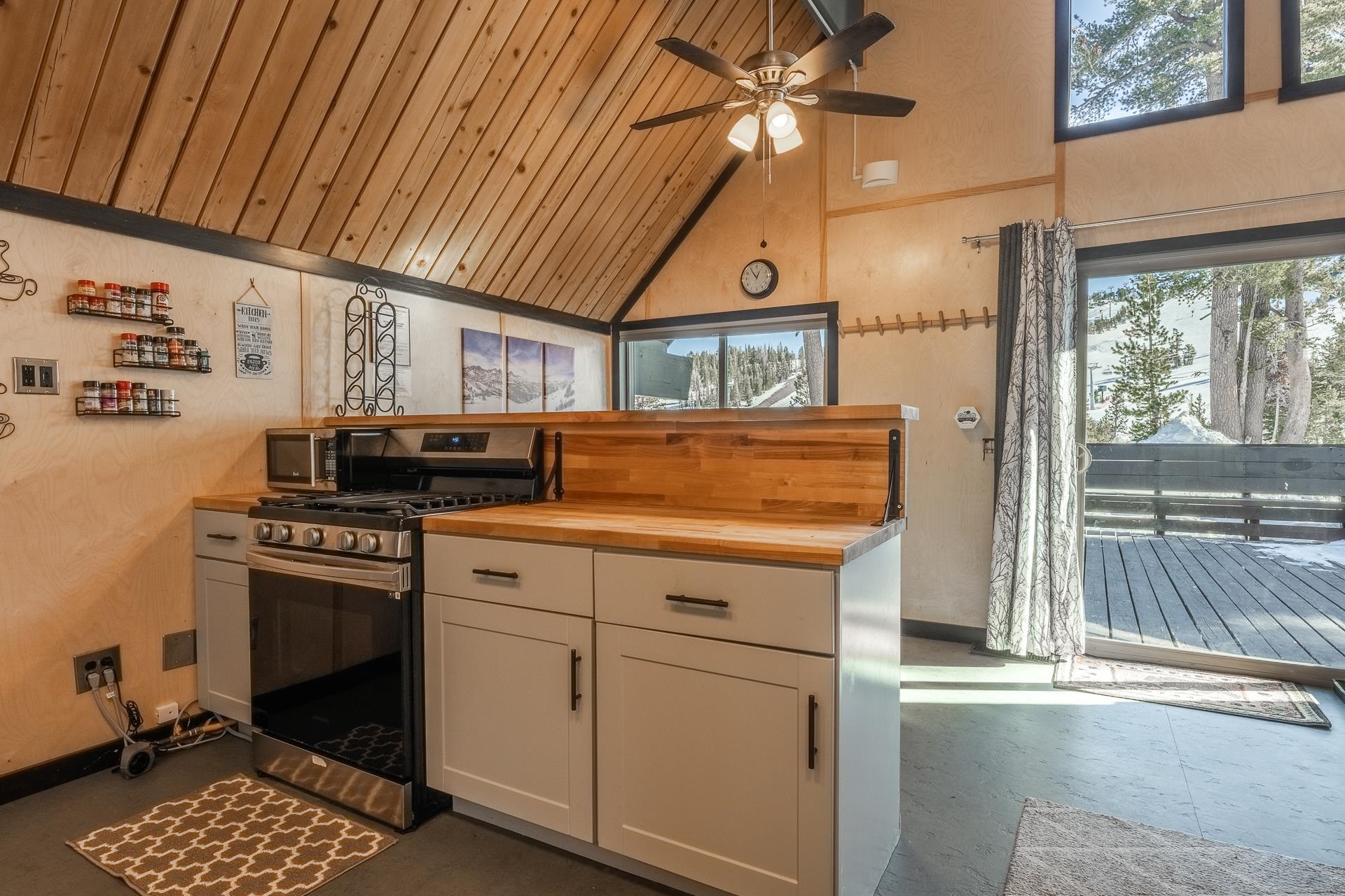 11000 Minaret Road, Unit 18 Mammoth Lakes, CA 93546 - Photo 17 of 45 Gallery Image 17