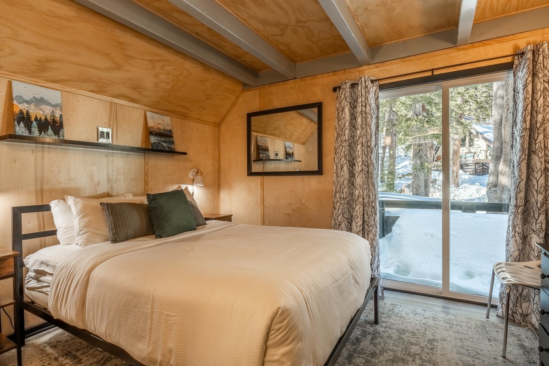 11000 Minaret Road, Unit 18 Mammoth Lakes, CA 93546 - Photo 25 of 45 Gallery Image 25