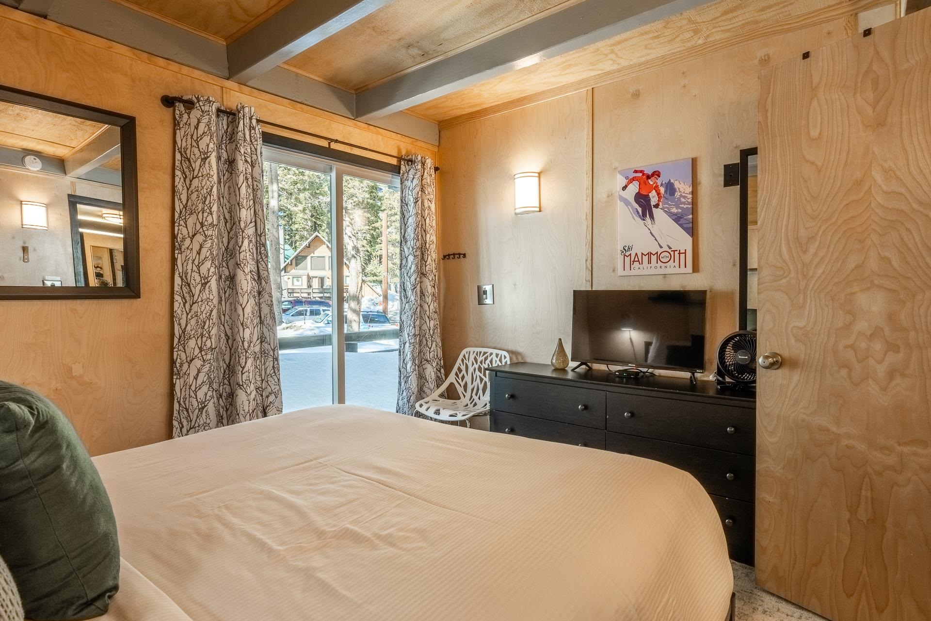 11000 Minaret Road, Unit 18 Mammoth Lakes, CA 93546 - Photo 26 of 45 Gallery Image 26