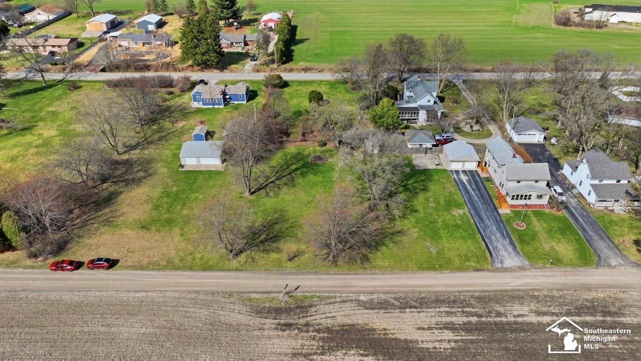 924 Hawthorn Street Temperance, MI 48182 - Photo 3 of 61