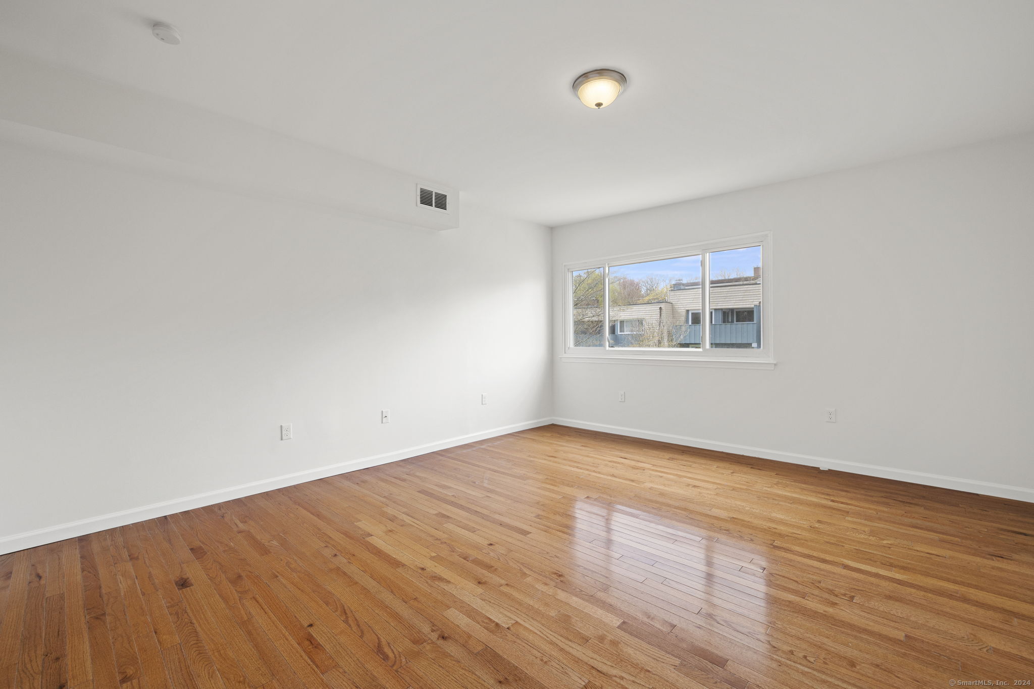 1153 Stratfield Road, Unit 1153 Fairfield, CT 06825 - Photo 8 of 18 Second bedroom