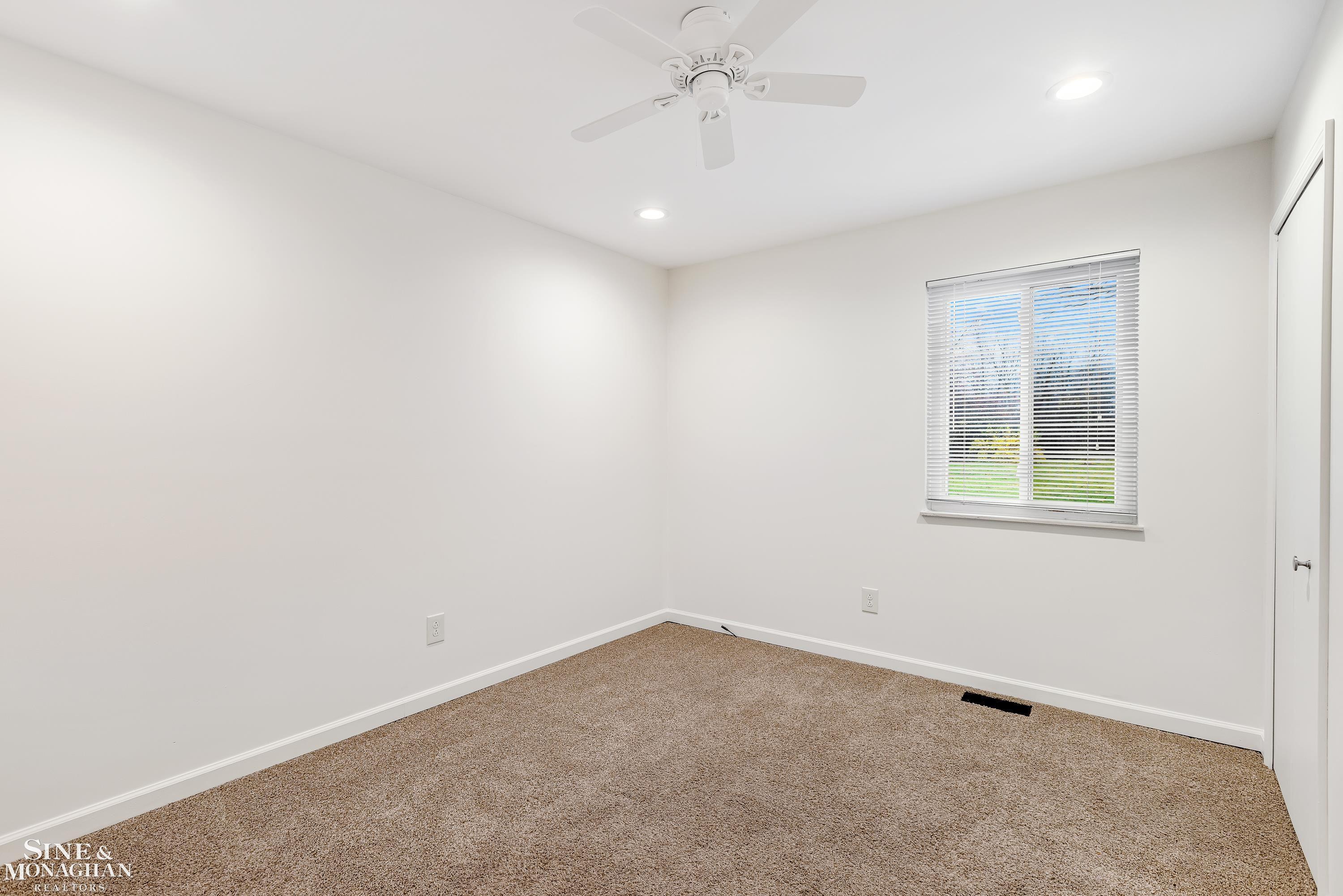 3280 Ravenswood Road Port Huron, MI 48060 - Photo 16 of 48 50161981-d8481a1d-32b3-4c5d-a913-515b6b1914a3.JPG