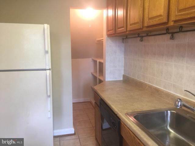 2808 16th Road South, Unit 2808B Arlington, VA 22204 - Photo 5 of 15 a view of a kitchen with a sink