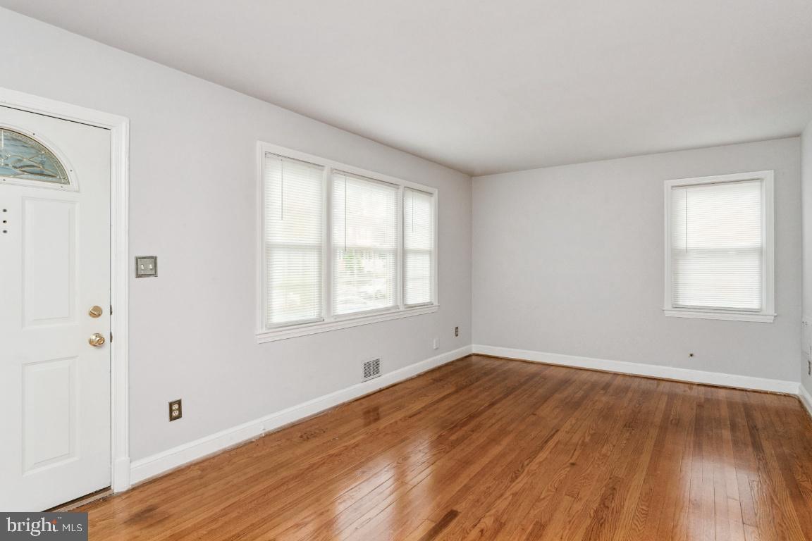 4122 24th Avenue Temple Hills, MD 20748 - Photo 4 of 24 living room
