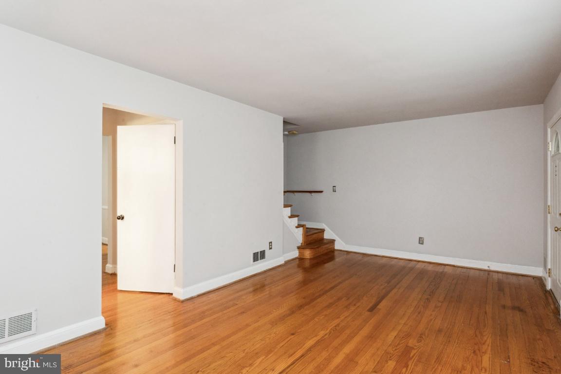 4122 24th Avenue Temple Hills, MD 20748 - Photo 5 of 24 living room