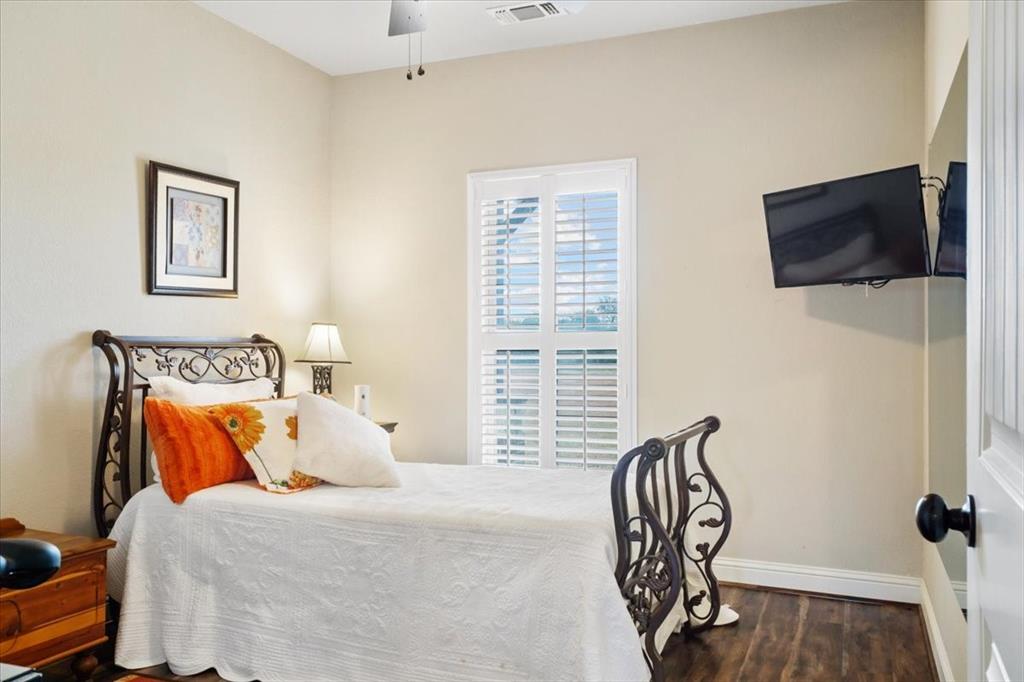 2170 Derrs Chapel Road Italy, TX 76651 - Photo 20 of 38 a bedroom with a bed and a flat screen tv