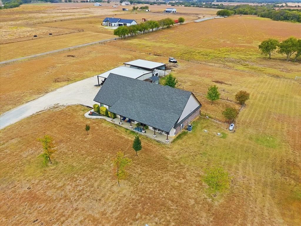 2170 Derrs Chapel Road Italy, TX 76651 - Photo 36 of 38 a view of an ocean and beach