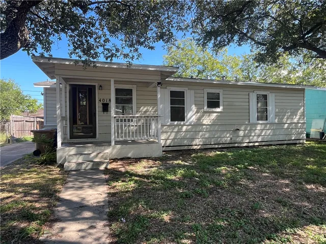 a front view of house with yard