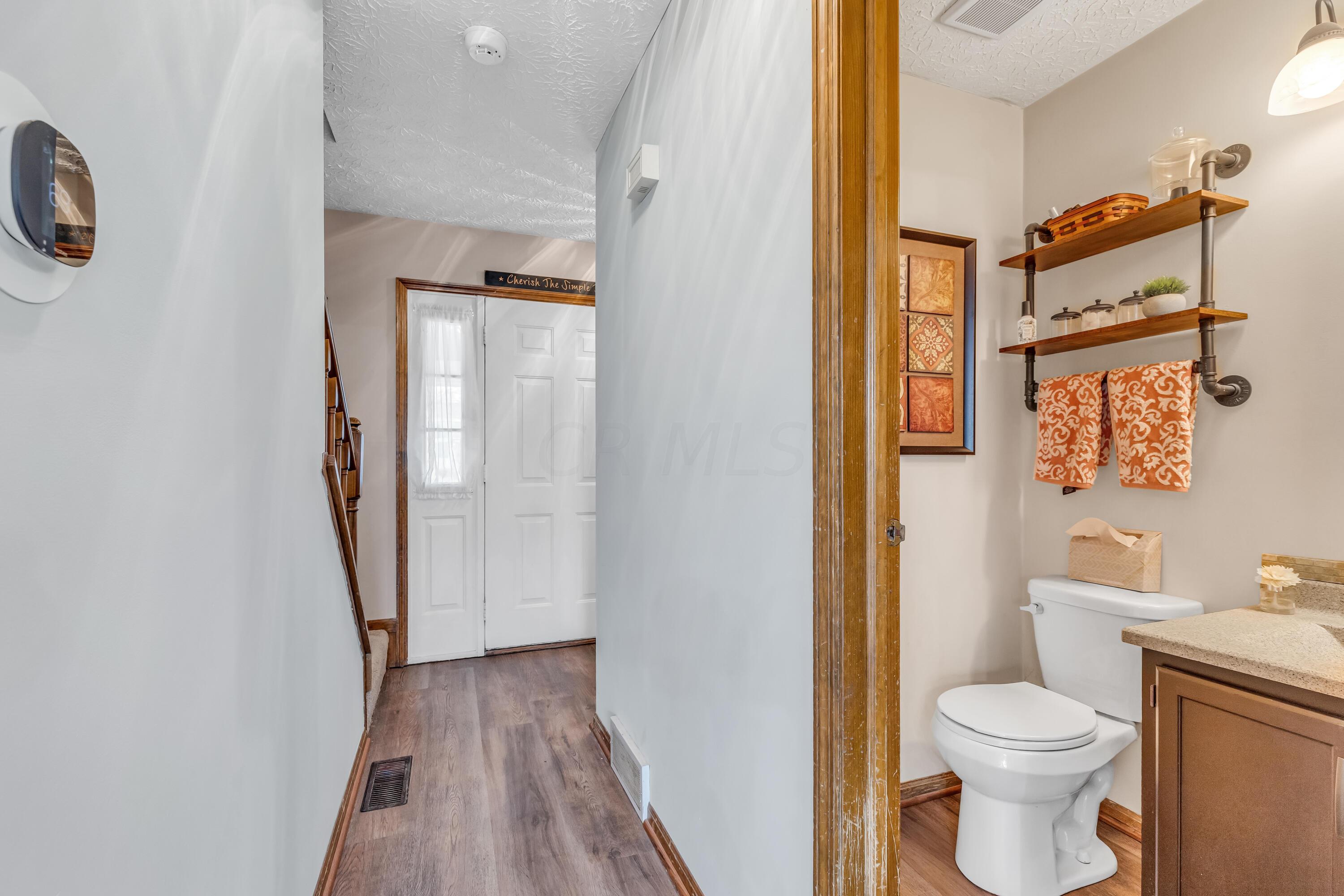 435 Emory Street Gahanna, OH 43230 - Photo 7 of 54 • New luxury vinyl plank
flooring ~ 2022
• Pale grey painted walls
• Side lights by front door
• New ceiling light ~ 2019