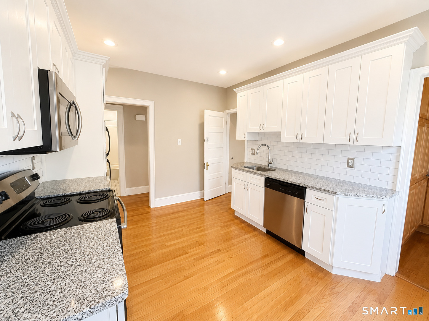 124 Dover Road West Hartford, CT 06119 - Photo 2 of 13 Gallery Image 2