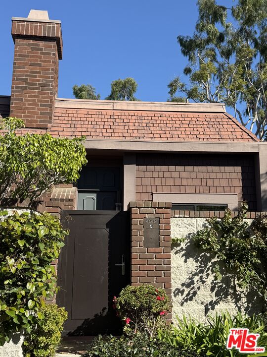 4549 Alla Road, Unit 6 Marina del Rey, CA 90292 - Photo 3 of 32