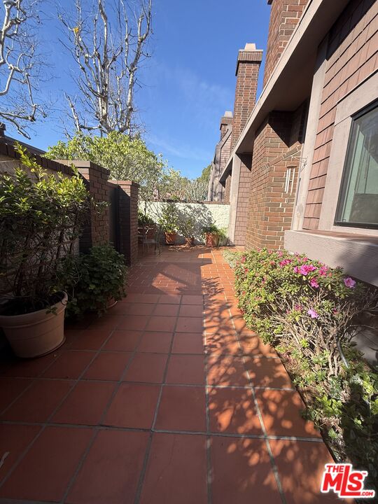 4549 Alla Road, Unit 6 Marina del Rey, CA 90292 - Photo 4 of 32