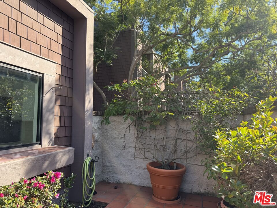 4549 Alla Road, Unit 6 Marina del Rey, CA 90292 - Photo 5 of 32