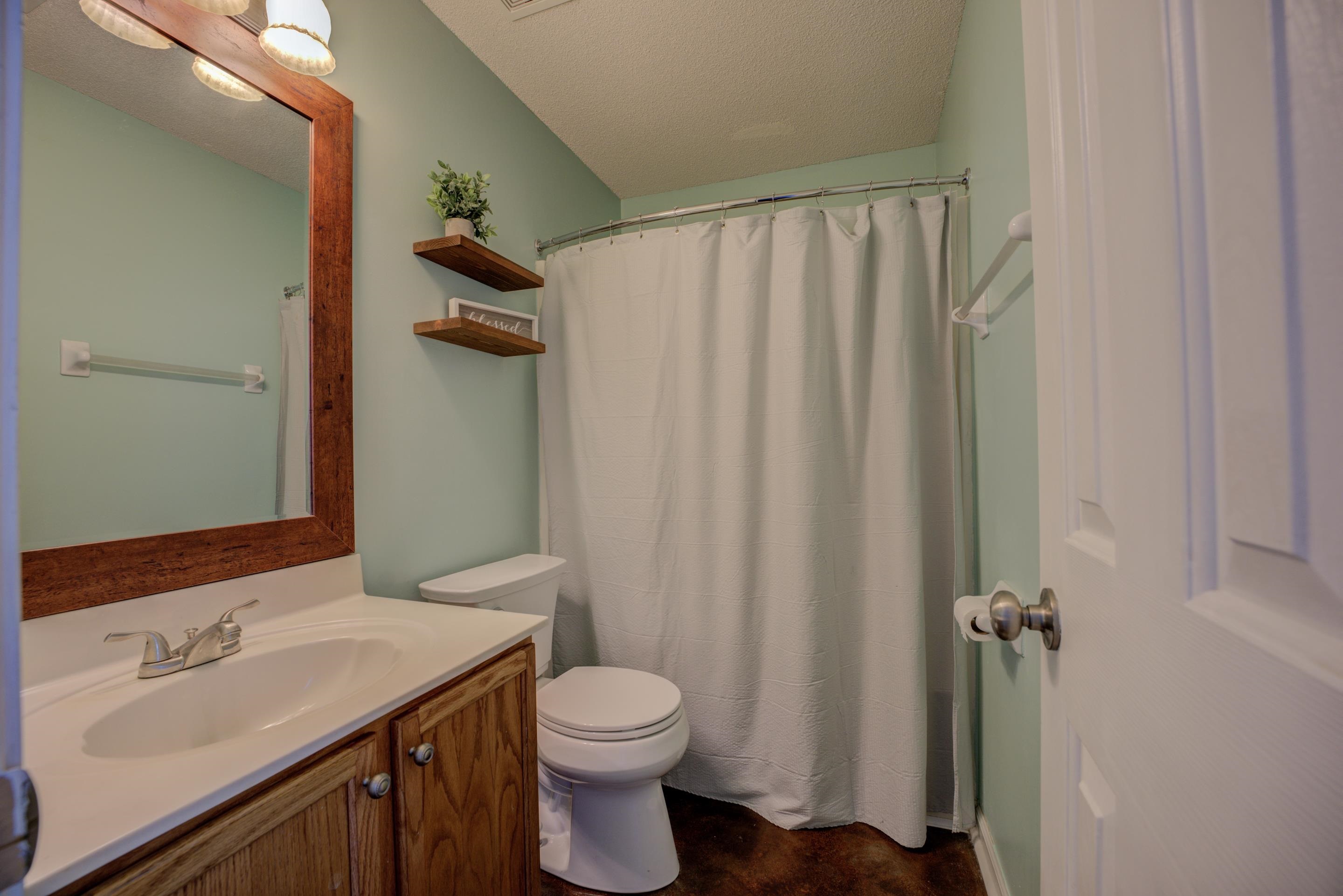 9696 Java Cove Memphis, TN 38002 - Photo 17 of 26 The shared bathroom has a nice vanity and a tub/shower combination.