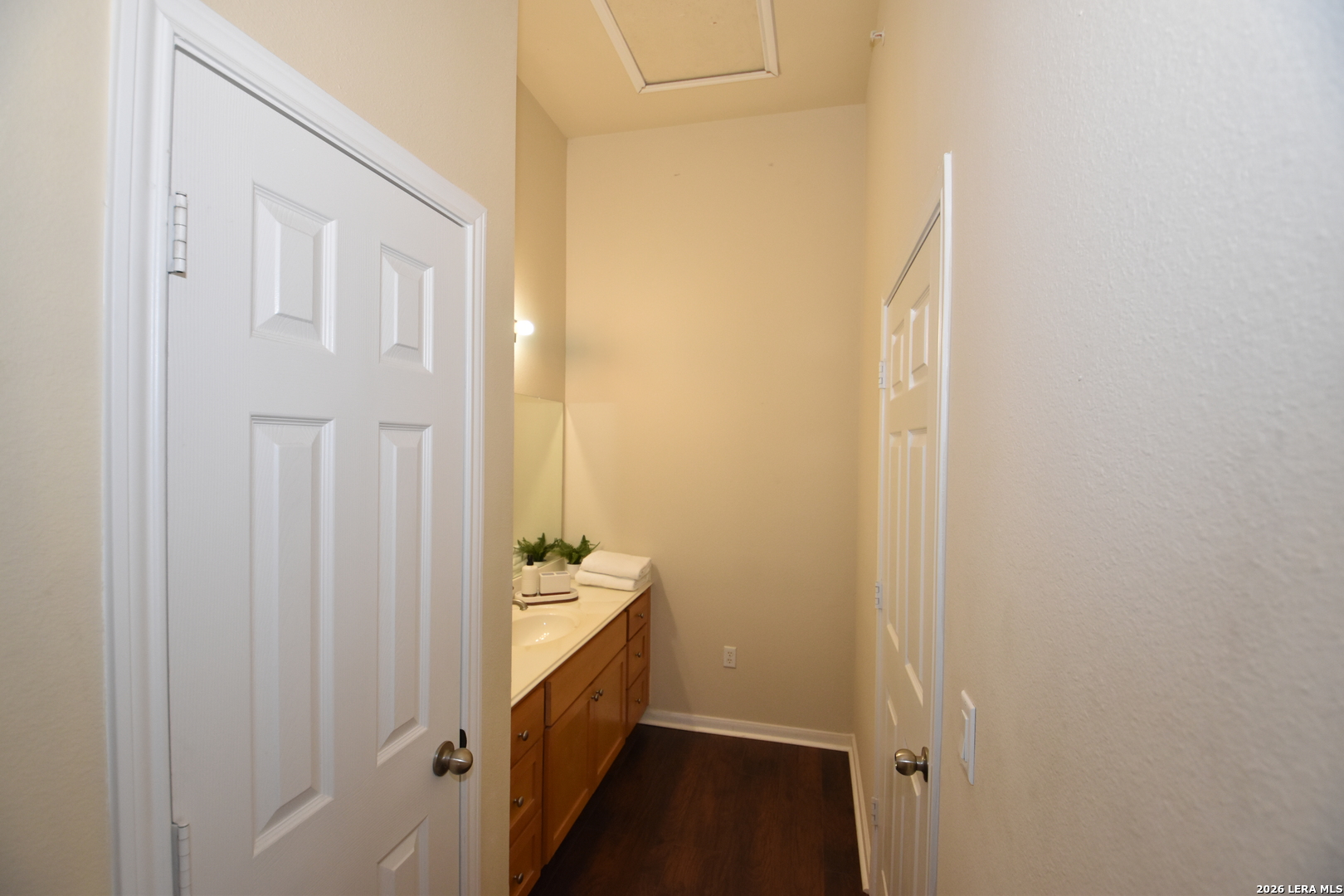 6160 Eckhert Road, Unit 804 San Antonio, TX 78240 - Photo 19 of 39 a bathroom with a sink