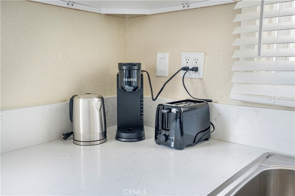 316 La France Avenue, Unit B Alhambra, CA 91801 - Photo 13 of 20 a room with gym equipment