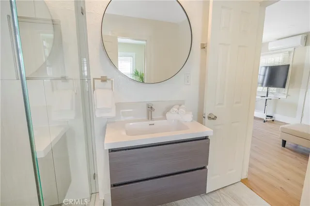 a en suite bathroom with a sink and a mirror