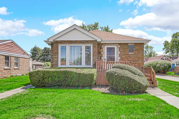 $490,000 | 5141 West Chase Avenue, Skokie, IL 60077