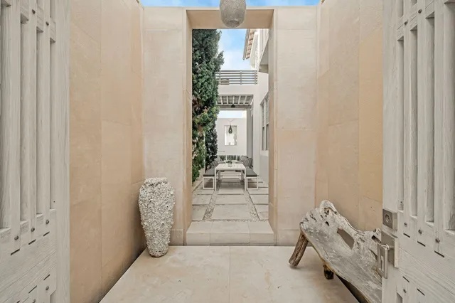 a view of entryway and hall