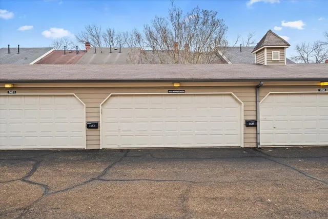 $325,000 | 1633 Kimbrough Road, Unit 1633, Germantown, TN 38138