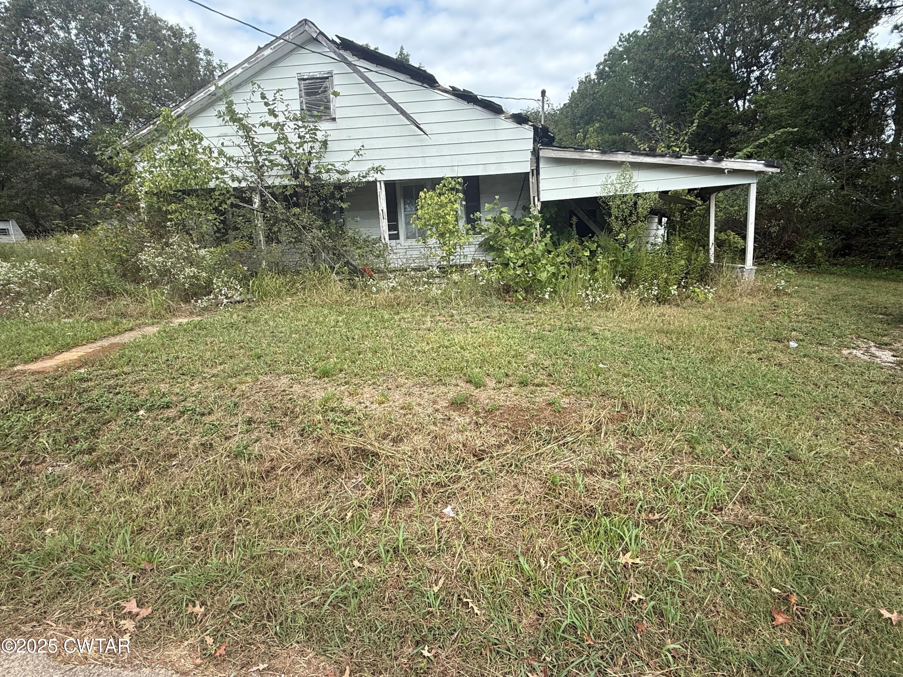 a front view of house with yard