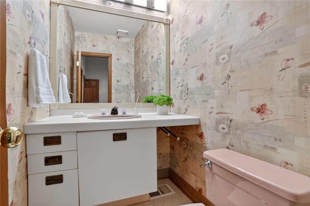 365 Crosstree Lane Sandy Springs, GA 30328 - Photo 13 of 38