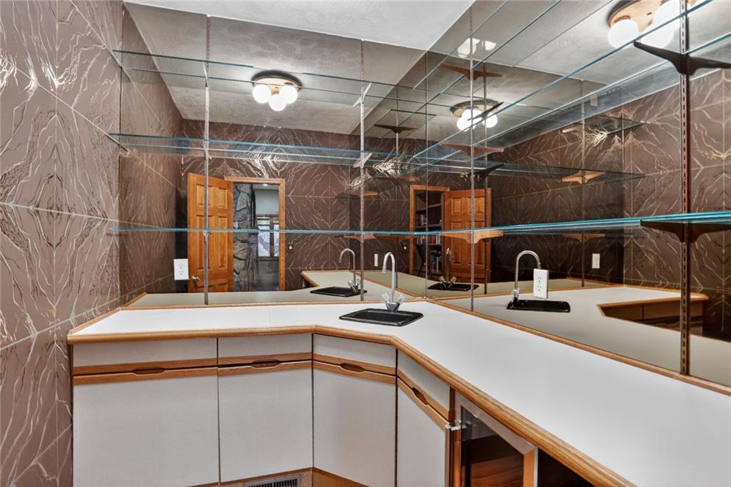 365 Crosstree Lane Sandy Springs, GA 30328 - Photo 22 of 38