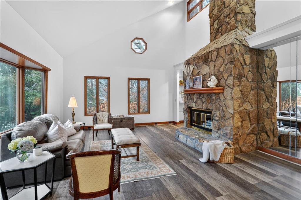 365 Crosstree Lane Sandy Springs, GA 30328 - Photo 3 of 38