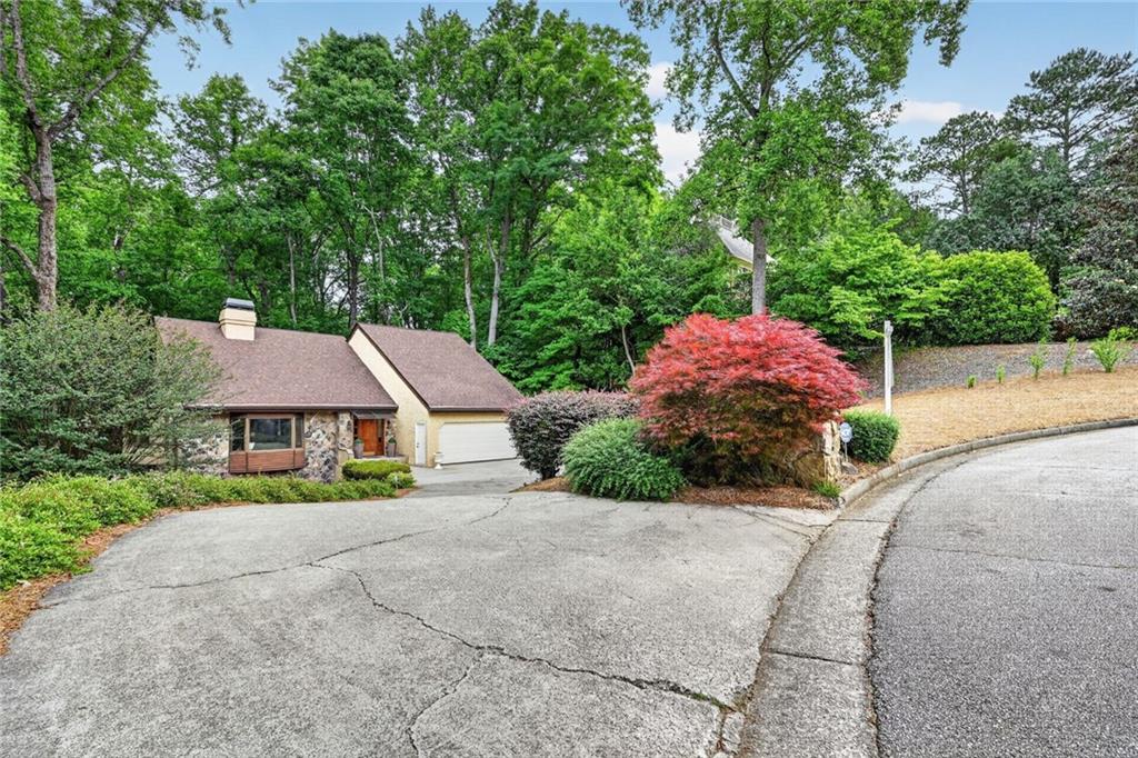 365 Crosstree Lane Sandy Springs, GA 30328 - Photo 3 of 42