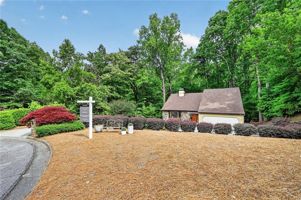 365 Crosstree Lane Sandy Springs, GA 30328 - Photo 4 of 42
