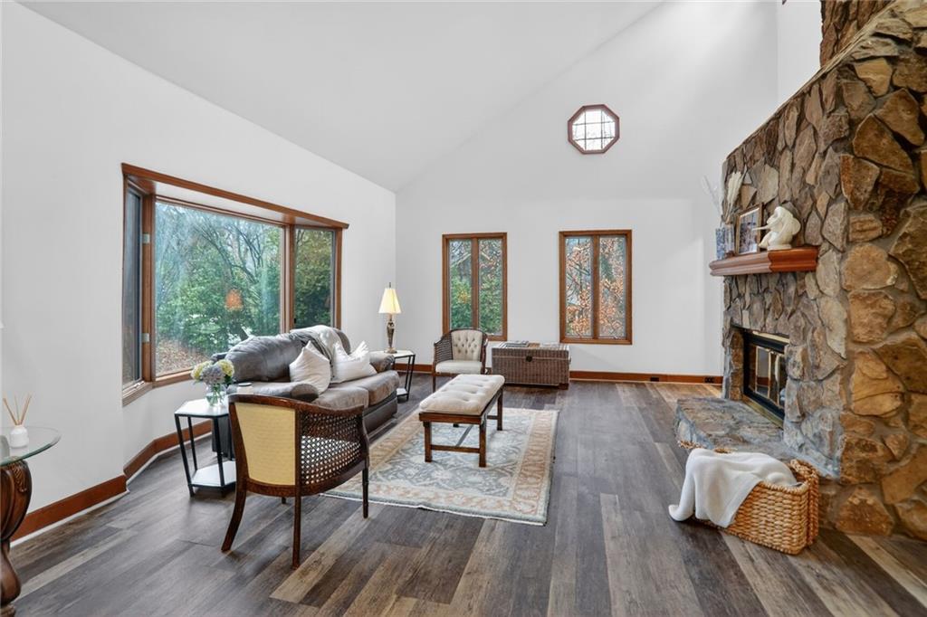 365 Crosstree Lane Sandy Springs, GA 30328 - Photo 4 of 38